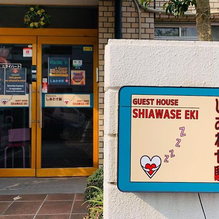 Guesthouse Shiawase Eki Fukuoka  Exteriör bild