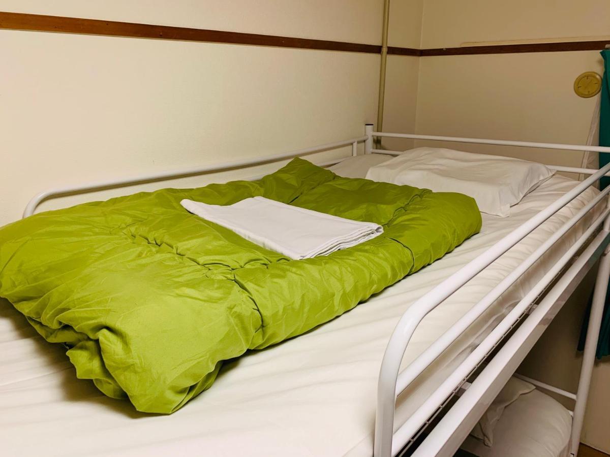 Guesthouse Shiawase Eki Fukuoka  Exteriör bild