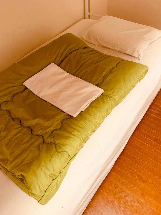 Guesthouse Shiawase Eki Fukuoka  Exteriör bild