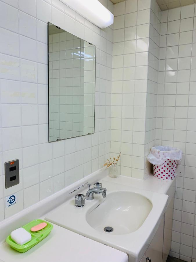 Guesthouse Shiawase Eki Fukuoka  Exteriör bild