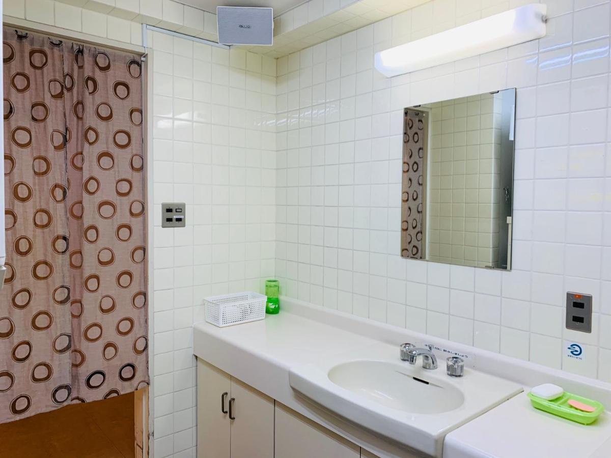 Guesthouse Shiawase Eki Fukuoka  Exteriör bild