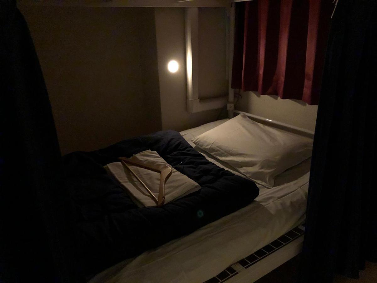 Guesthouse Shiawase Eki Fukuoka  Exteriör bild
