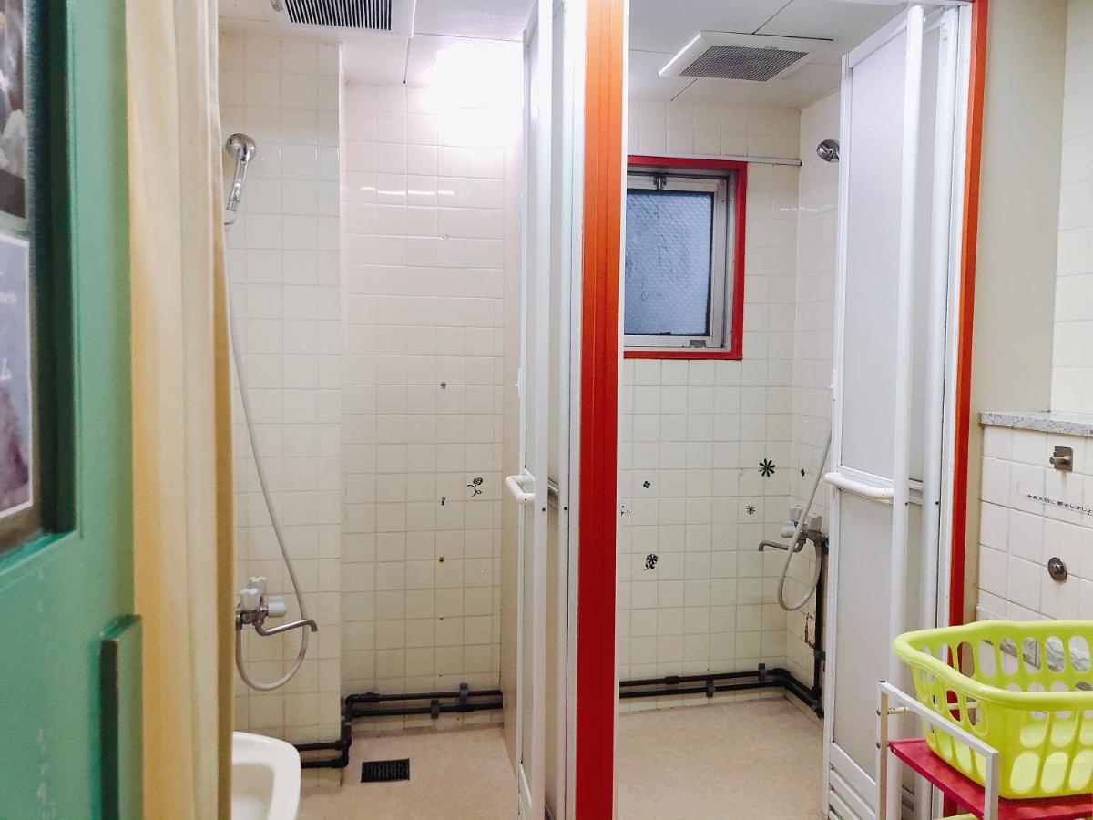 Guesthouse Shiawase Eki Fukuoka  Exteriör bild