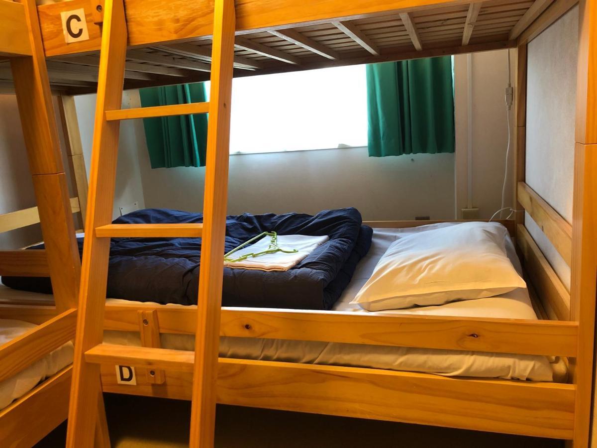 Guesthouse Shiawase Eki Fukuoka  Exteriör bild