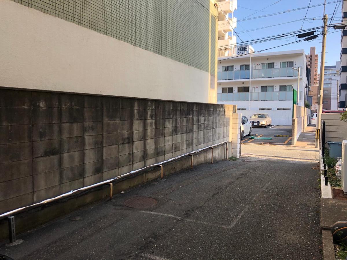 Guesthouse Shiawase Eki Fukuoka  Exteriör bild